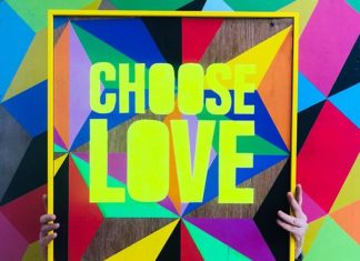 This Artist Enjoys Showing Her True Colors