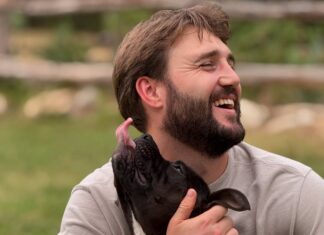 Wesley Swainston Takes Shelter Dogs on Runs to Help Them Find New Homes